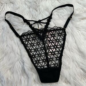 VS • Very Sexy Geo Daisy Lace Adjustable V-String Thong Panty